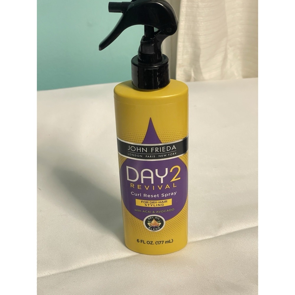 John Frieda Day 2 Revival Curl‎ Reset Spray 6 Oz Brand New